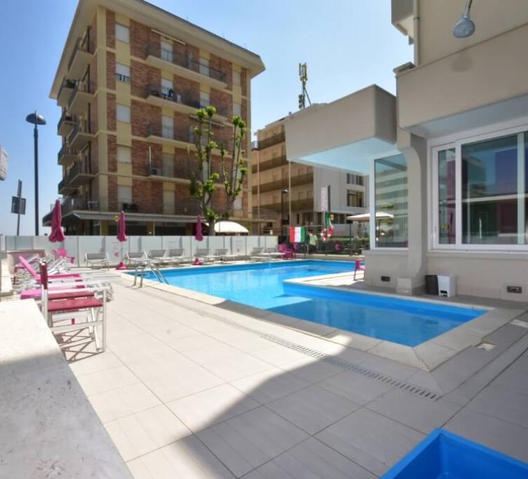 montblanchotel it piscina 010